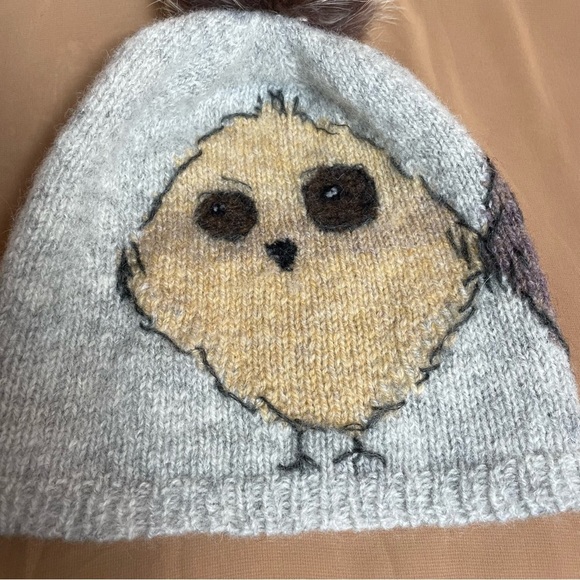 Handmade knit wool hat with 2 friendly owls and real fox detachable pompom main image 9